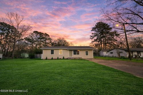 352 Beverly Cir, Crystal Springs, MS, 39059-2405 | Card Image