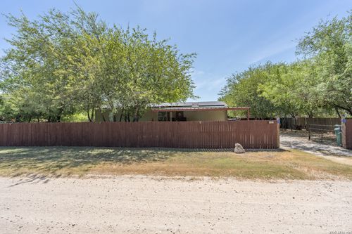 181 County Road 6842, Lytle, TX, 78052 | Card Image