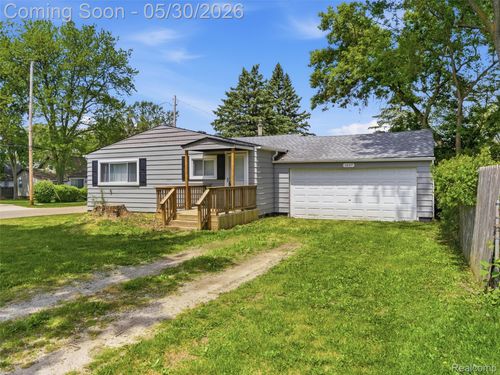 1437 E Parkwood Ave, Burton, MI, 48529-1631 | Card Image