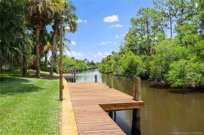 1339 Se Coral Reef St, House other with 3 bedrooms, 2 bathrooms and 2 parking in Port Saint Lucie FL | Image 7