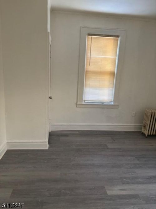 9 Essex St, Irvington, NJ, 07111-2220 | Card Image