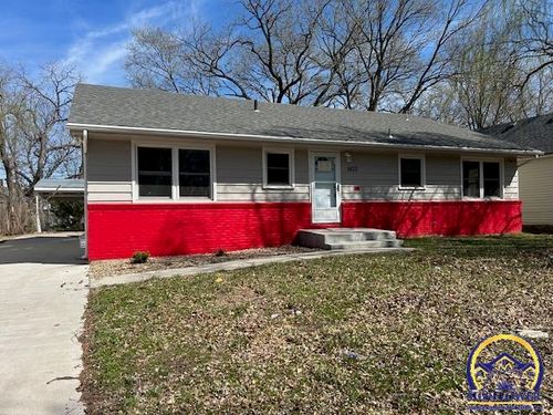 1022 Sw Macvicar Ave, Topeka, KS, 66604-3911 | Card Image
