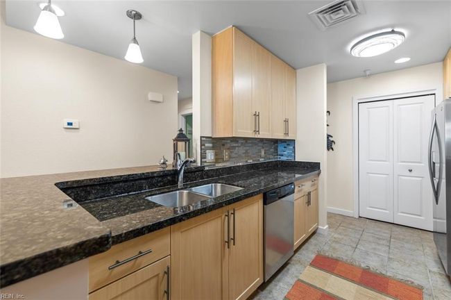 APT-121B - 3738 Sandpiper Rd, House attached with 2 bedrooms, 2 bathrooms and null parking in Virginia Beach VA | Image 24