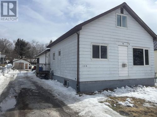135 Regina Ave, Kenora, ON, P9N2Z8 | Card Image