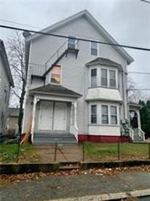 15 Angle Street, Pawtucket, RI, 02865 | Card Image