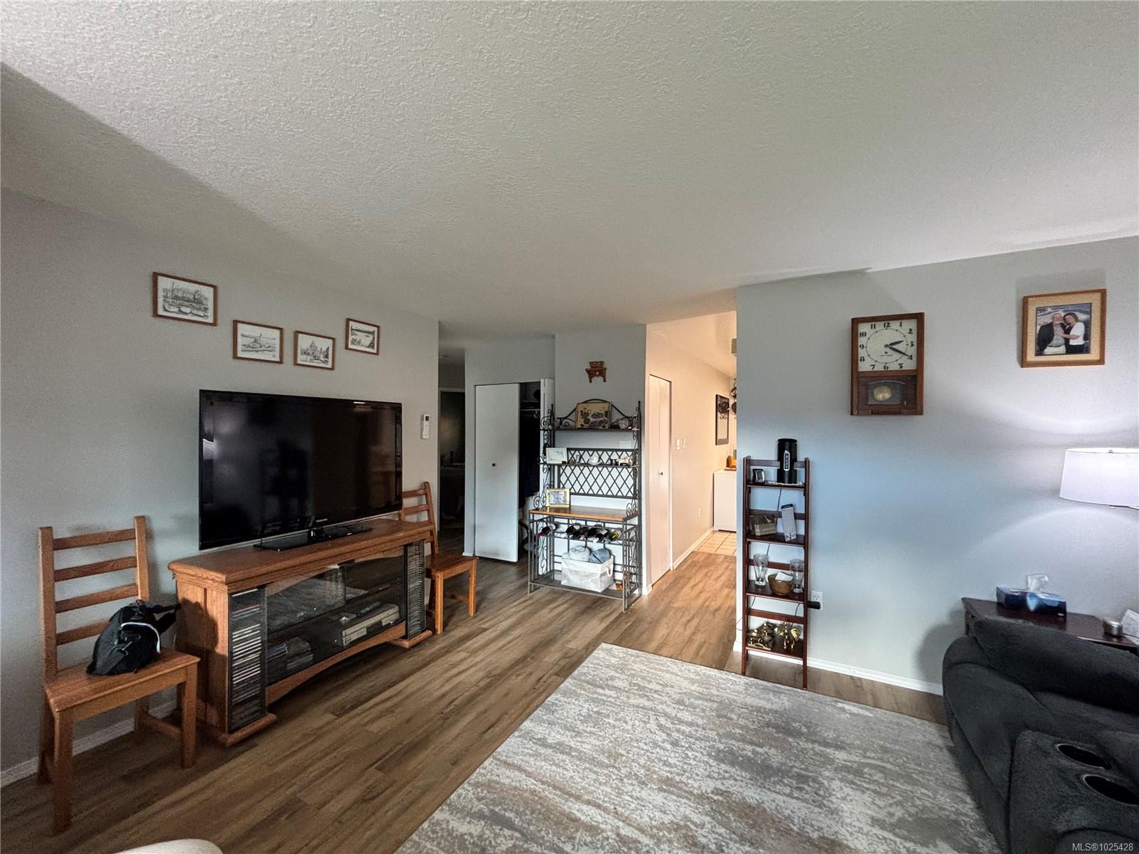 Residential in Gold River 5