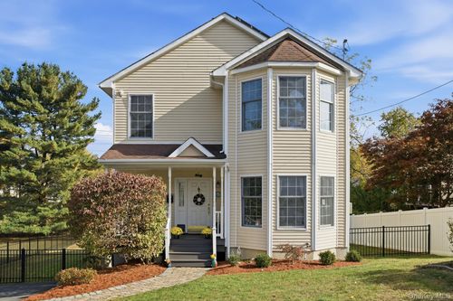 28 Hewitt St, Garnerville, NY, 10923-1410 | Card Image