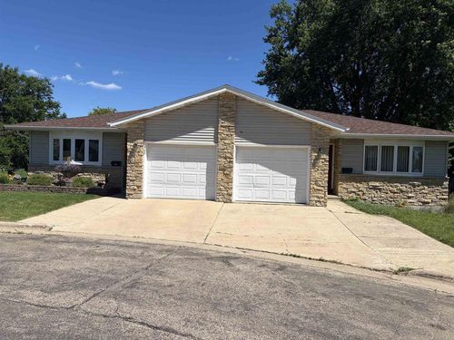 400 Lora Ct, Dodgeville, WI, 53533-1059 | Card Image