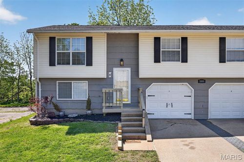 a-1400 30th St, Highland, IL, 62249-2711 | Card Image