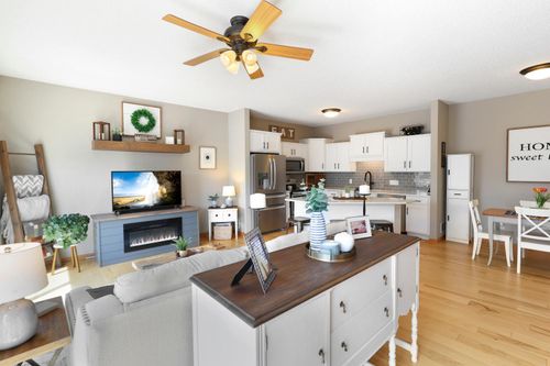 20077 Highview Ave, Lakeville, MN, 55044-6868 | Card Image