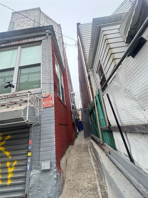 10460 Roosevelt Avenue, New York, NY, 11368 | Card Image