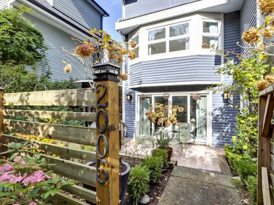 2005 W 15th Ave, Townhouse with 2 bedrooms, 2 bathrooms and 1 parking in Vancouver BC | Image 1