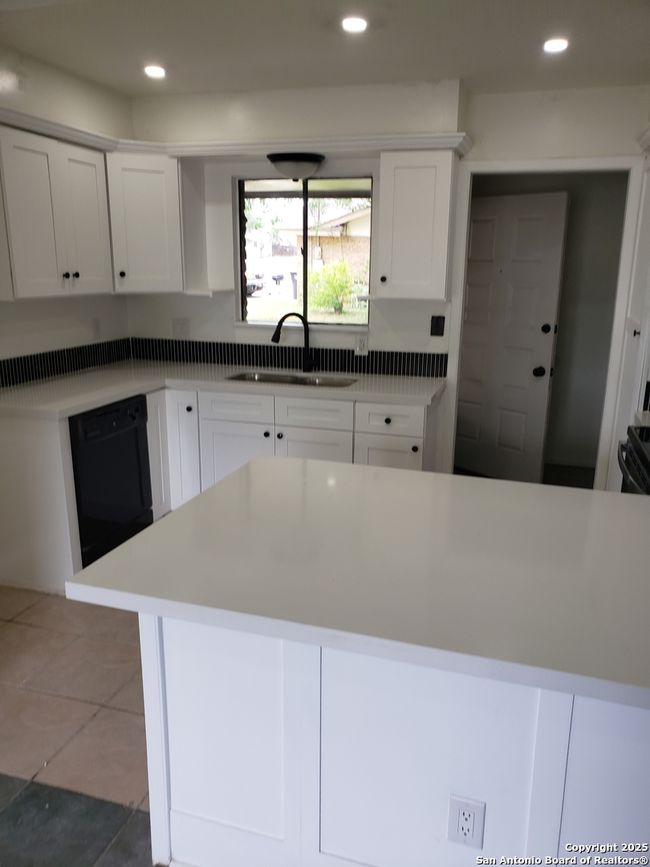 1502 Narcissus Blvd, House other with 3 bedrooms, 2 bathrooms and null parking in New Braunfels TX | Image 5