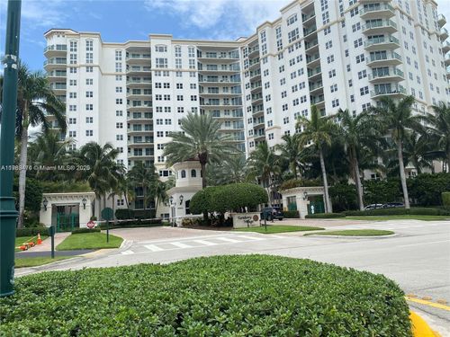 apt-310-19900 E Country Club Dr, Aventura, FL, 33180-3329 | Card Image
