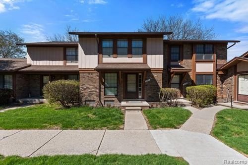 62-24874 Chalk Farm Rd W, Warren, MI, 48091-5869 | Card Image