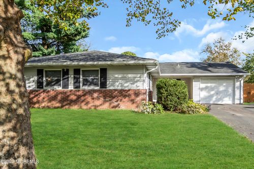 2 Avondale Ln, Aberdeen, NJ, 07747-1220 | Card Image