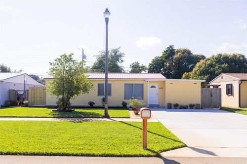 2028 Bridgeman Dr, West Palm Beach, FL, 33409-6303 | Card Image