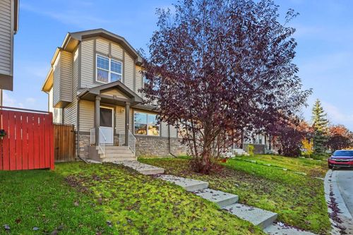 33 Saddlebrook Cir Ne, Calgary, AB, T3J0K1 | Card Image