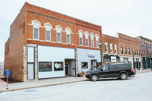 112 E Court Ave, Winterset, IA, 50273-1519 | Card Image