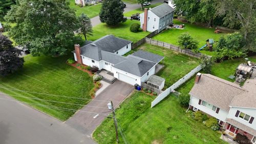 34 Roberts St, Windsor Locks, CT, 06096-2114 | Card Image