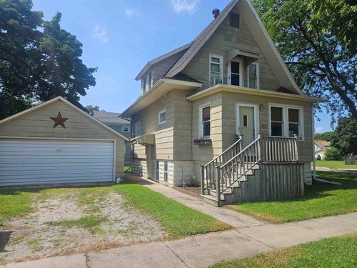 213 N Guilford St, Sumner, IA, 50674-1027 | Card Image