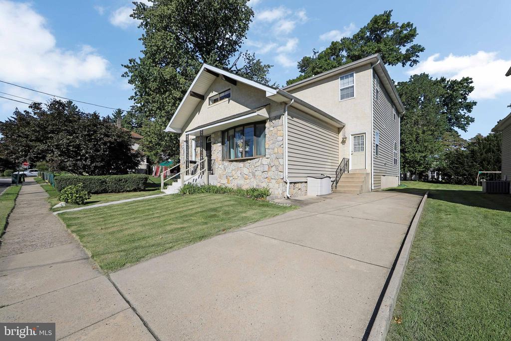 Haines Ave, Elkins Park, PA 19027