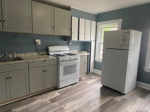 2-23 Forest Ave, Middletown, NY, 10940-3301 | Card Image