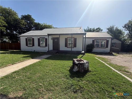 103 S Walnut St, Lampasas, TX, 76550-2738 | Card Image