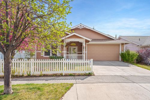 2221 Ne Indigo Ln, Bend, OR, 97701-6731 | Card Image