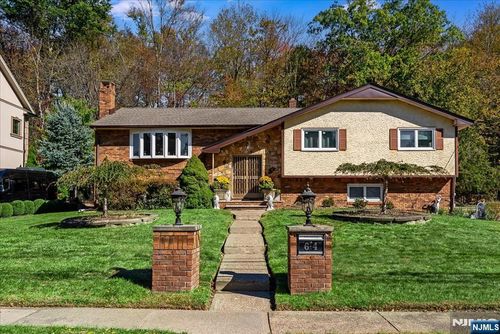 64 Kiwanis Dr, Wayne, NJ, 07470-4152 | Card Image