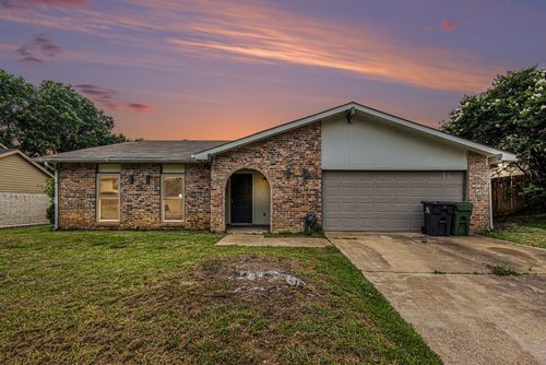 7107 Greenspring Dr, Arlington, TX, 76016-5036 | Card Image