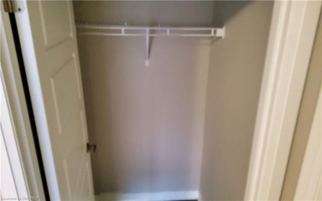 3285 Carding Mill Trail, Home with 2 bedrooms, 2 bathrooms and 1 parking in Oakville ON | Image 23