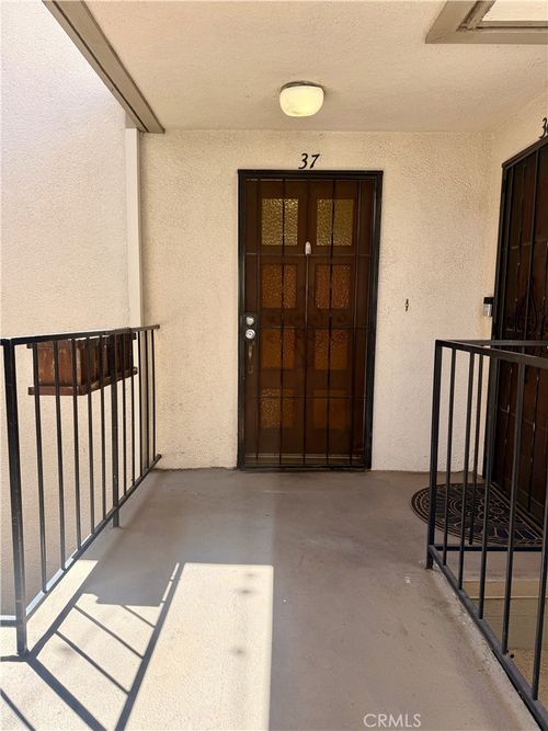 2575 37 37th Pl, Long Beach, CA, 90801 | Card Image