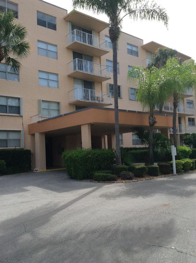 APT-2K - 470 Executive Center Dr, Condo with 1 bedrooms, 1 bathrooms and null parking in West Palm Beach FL | Image 13