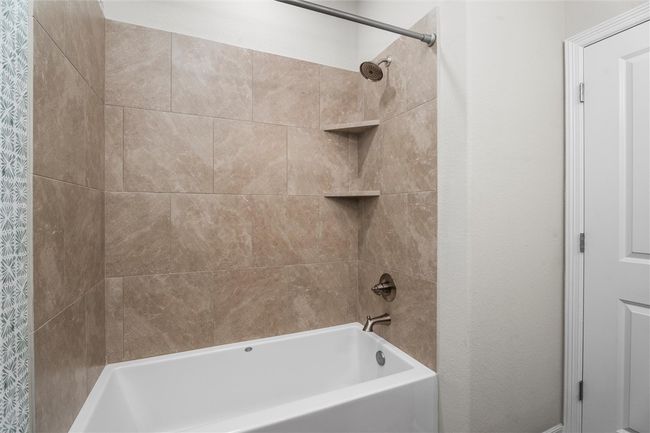 Full bath with tub / shower combination | Image 26