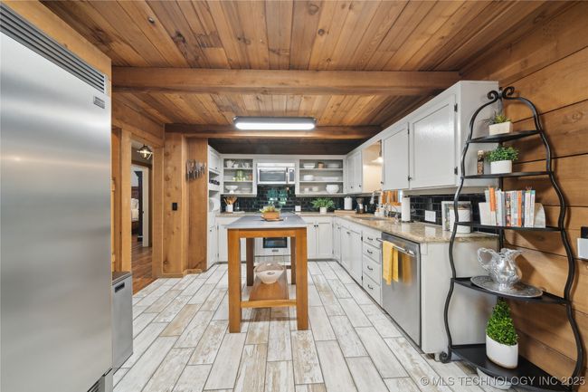 20119 E Willis Rd, House other with 3 bedrooms, 3 bathrooms and null parking in Tahlequah OK | Image 33