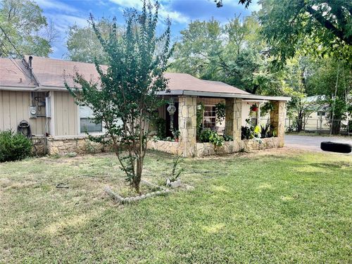 910 W Elm St, Stephenville, TX, 76401-2418 | Card Image