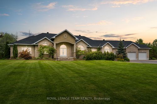 5737 Stuewe Dr, Manotick, ON, K4M1L2 | Card Image