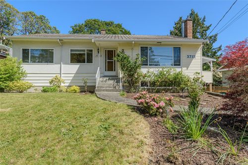 3715 Blenkinsop Rd, Saanich, BC, V8P3P2 | Card Image
