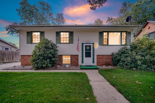 2321 Greenwood Ave, Michigan City, IN, 46360-5643 | Card Image