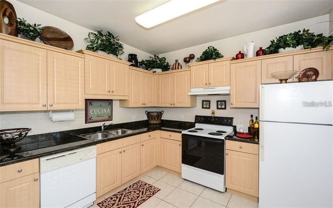 B - 7685 Plantation Cir, Townhouse with 2 bedrooms, 3 bathrooms and null parking in UNIVERSITY PARK FL | Image 9