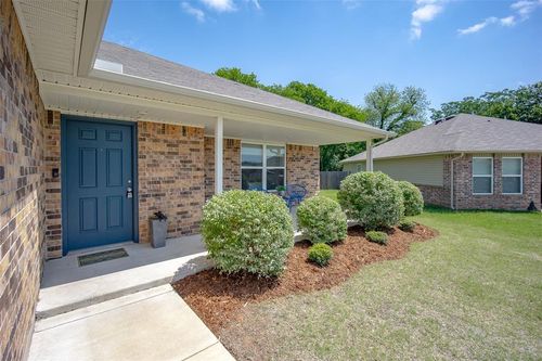 819 Twin Lakes Drive, Noble, OK, 73068 | Card Image