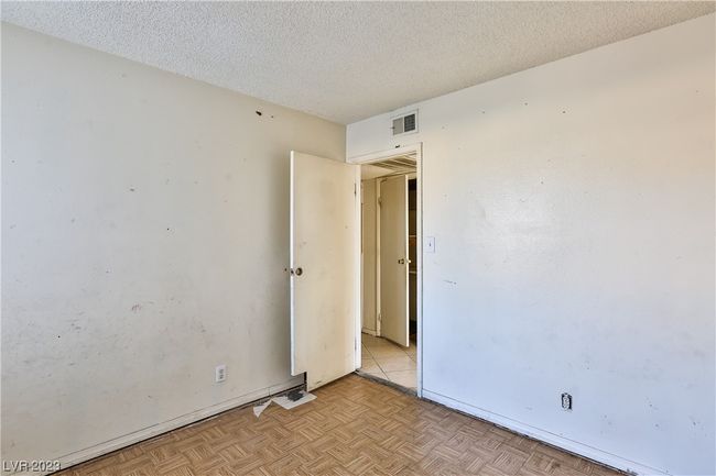 6489 Bugbee Ave, House other with 3 bedrooms, 2 bathrooms and null parking in Las Vegas NV | Image 9