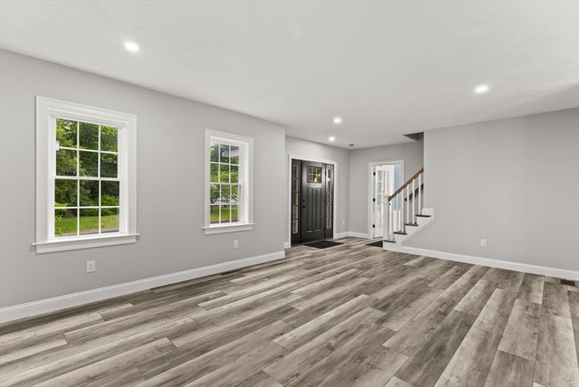 10 Leonard St, House other with 4 bedrooms, 3 bathrooms and 6 parking in Lakeville MA | Image 9
