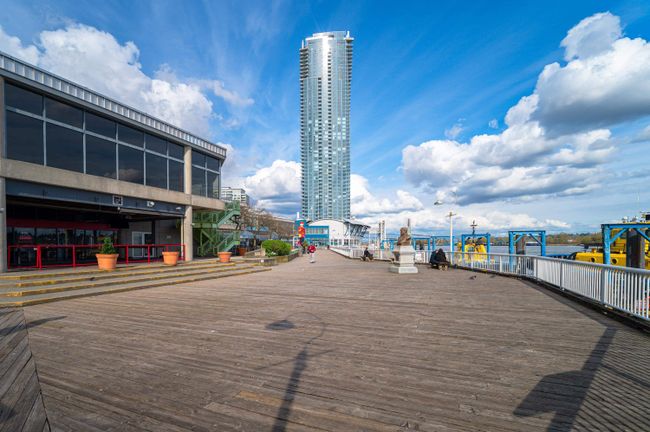 1806 - 1245 Quayside Drive, Condo with 2 bedrooms, 2 bathrooms and 1 parking in New Westminster BC | Image 37