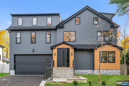 302 W Clinton Ave, Tenafly, NJ, 07670-1947 | Card Image