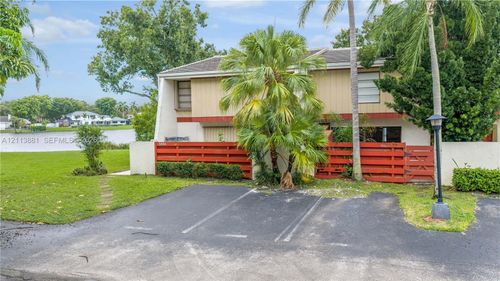 250-3886 Meadow Ln, Hollywood, FL, 33021-2645 | Card Image