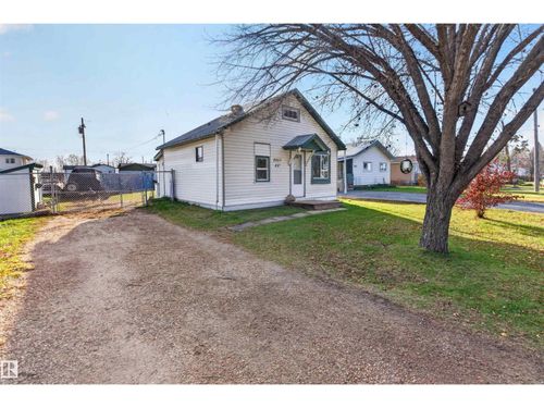 5017 45 Ave, Calmar, AB, T0C | Card Image