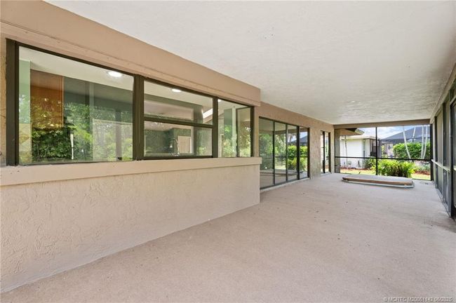 1339 Se Coral Reef St, House other with 3 bedrooms, 2 bathrooms and 2 parking in Port Saint Lucie FL | Image 37