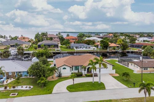 105 Sinclair St Se, PORT CHARLOTTE, FL, 33952-9140 | Card Image